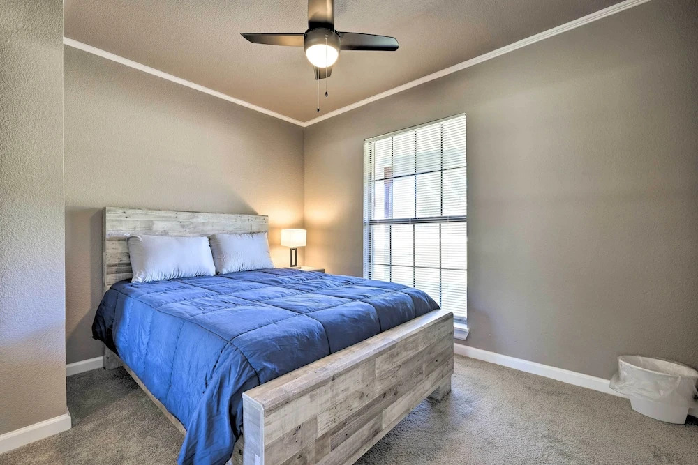 Quiet Haven w/ Hot Tub, 4 Mi to Canyon Lake!