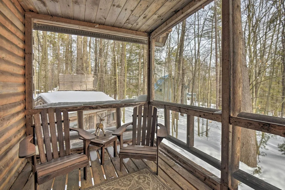 Rustic Madison 'treehouse' Cabin With Game Room!