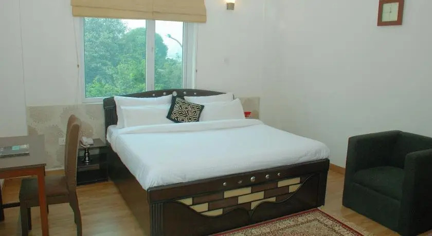 Green Leaf Hotel