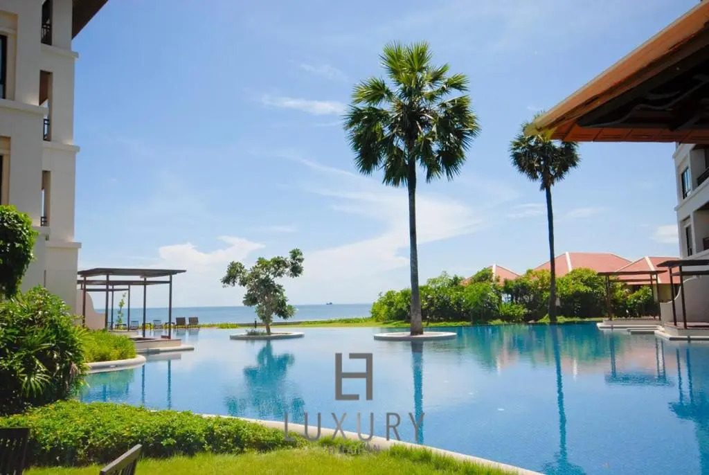 Amazing 5 Bedroom Condo on the Beach SP