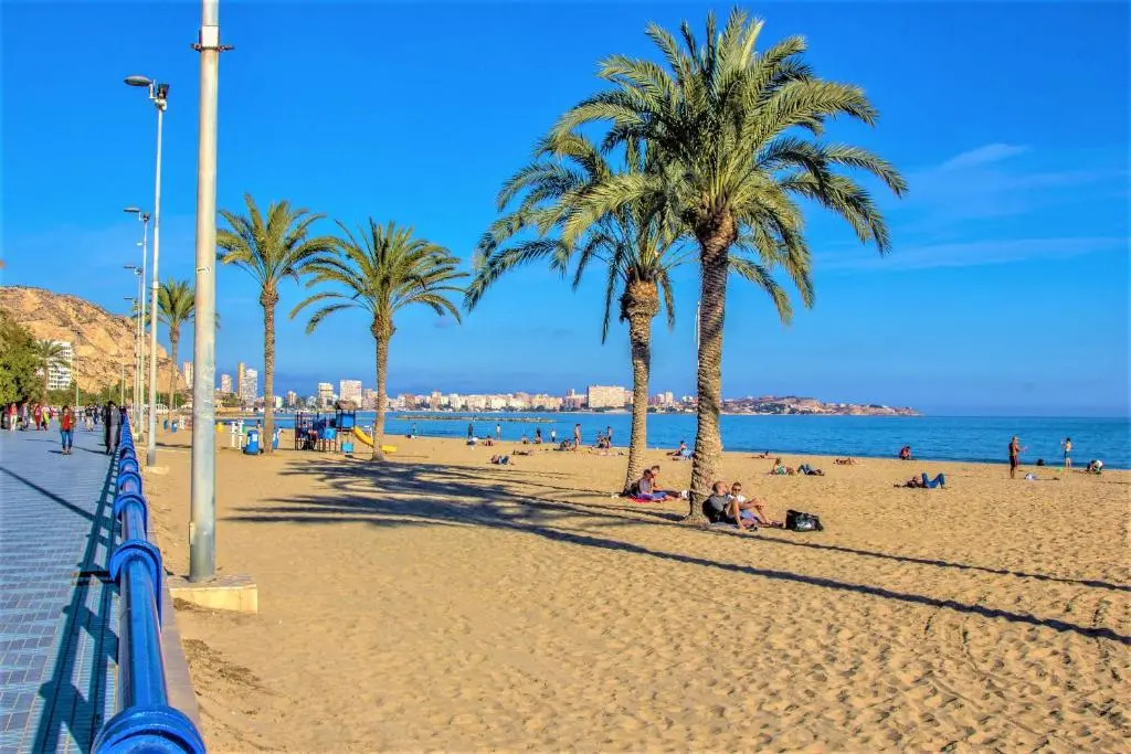 Turina Apartment -AC near beach