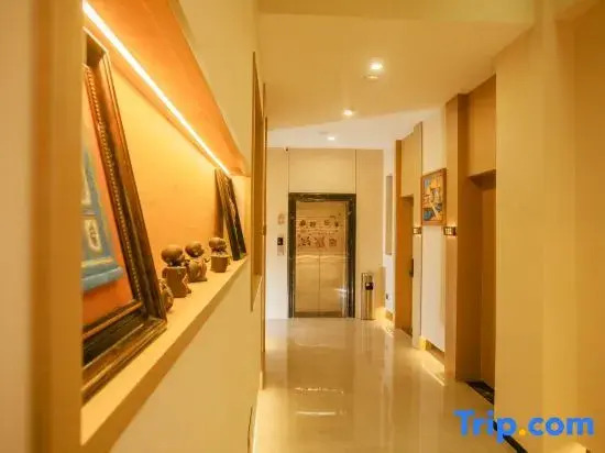 Junren Yizhan · Shushu's Boutique Homestay (Kashgar Donghu Park)