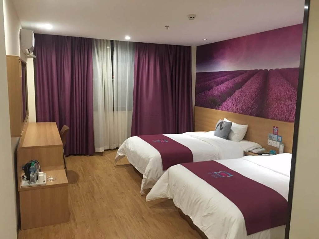 Sidou Hotel (Caida Shuanggang Subway Station)