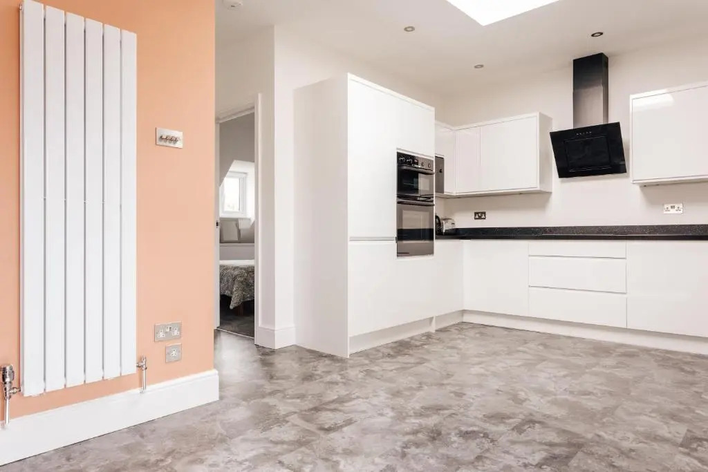 Private Two Bedroom Residence in Southbourne - Private Parking - Off the High Street - Minutes Away from the Beach