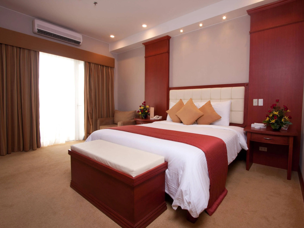 Lewis Grand Hotel