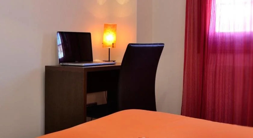 Hostal Bajo La Muralla