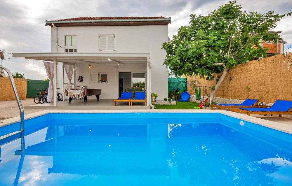 Awesome Apartment in Metkovic With Outdoor Swimming Pool, Wifi and 2 Bedrooms