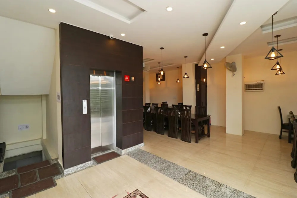 Hotel Mirage Residency