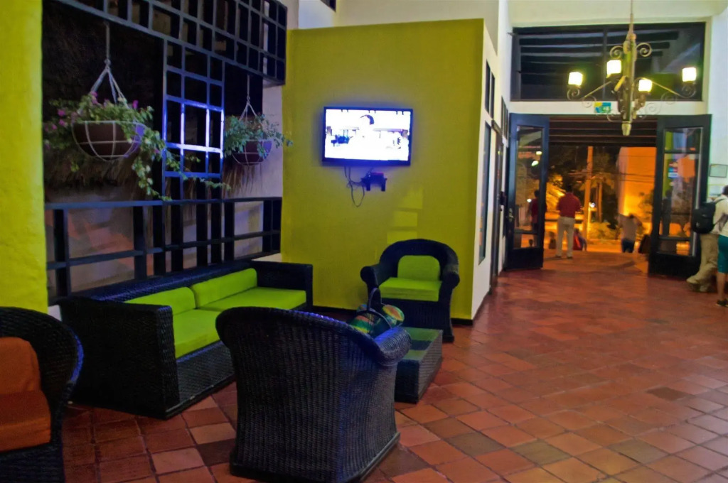 Hotel Sansiraka Suites By GEH Suites