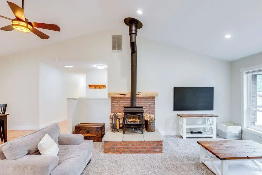 3 Mi to Old Mill District: Family Retreat w/ Yard