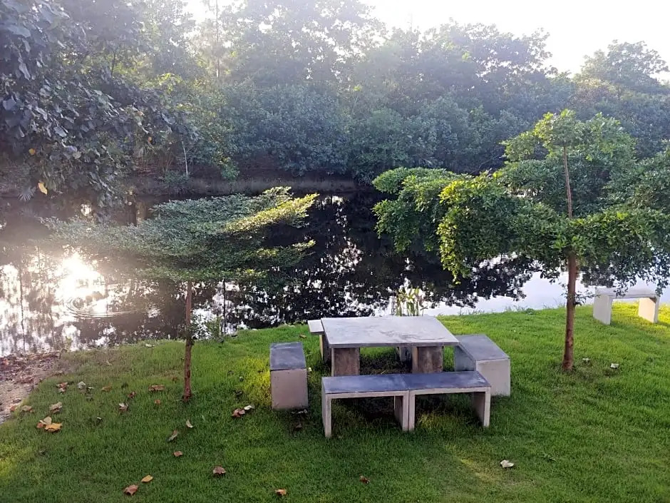 โรงแรม ทิพย์บุรี ริเวอร์ไซค์