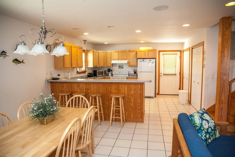 Spartina 3 Bedroom Cottage by RedAwning
