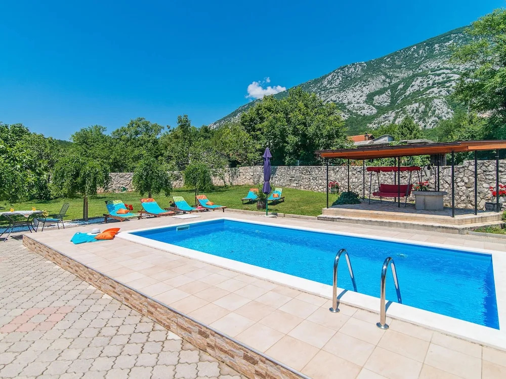 Stone House with Private Pool And Garden in Quiet Place