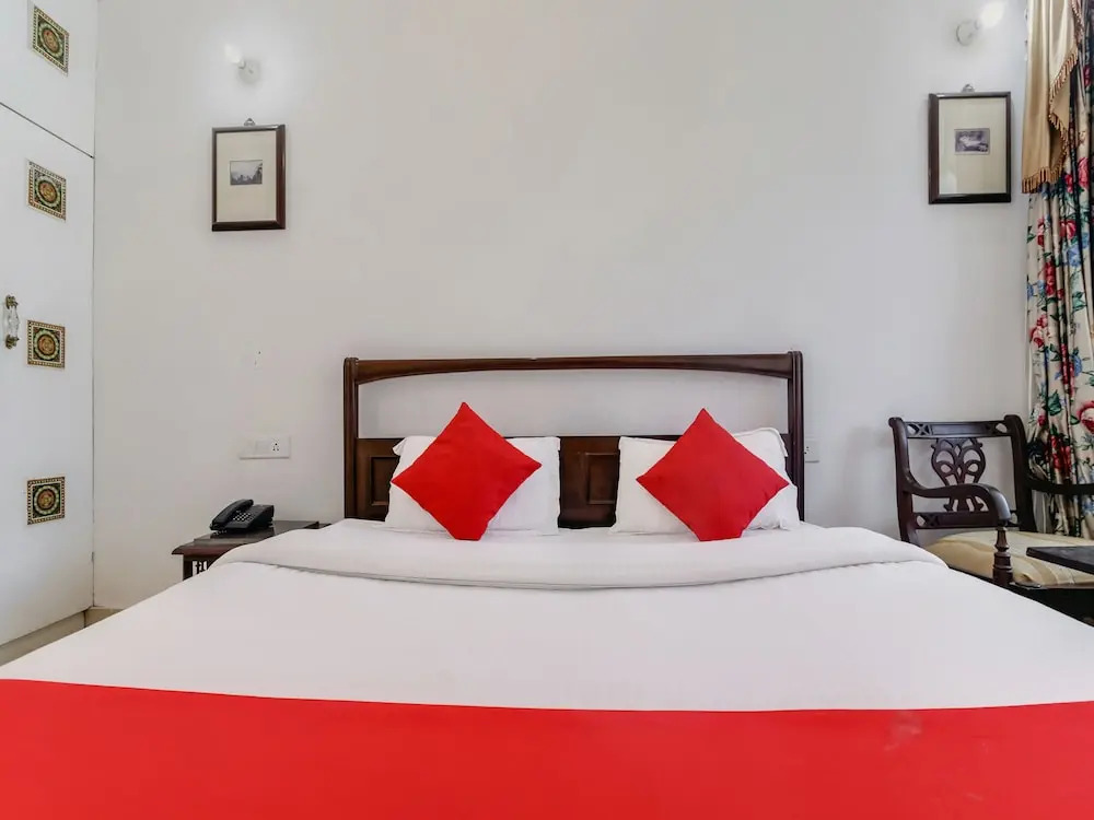 OYO 35498 Shimla British Resort