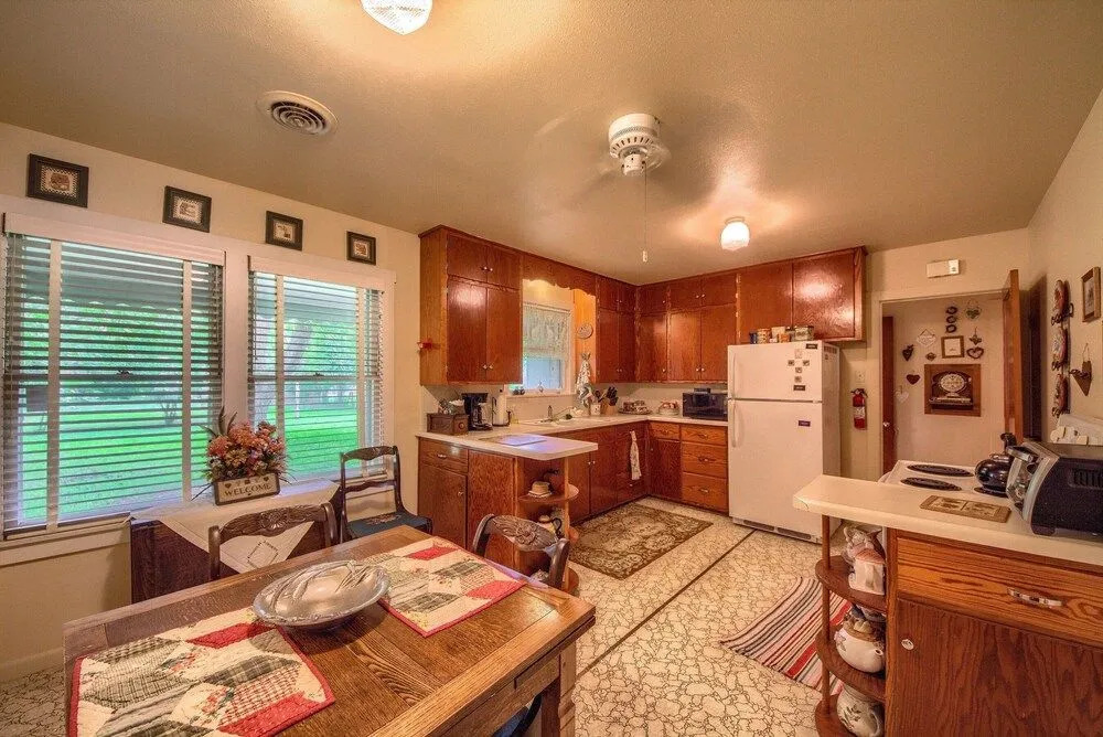 Das Mueller Guest Haus 3 Bedroom Home by RedAwning