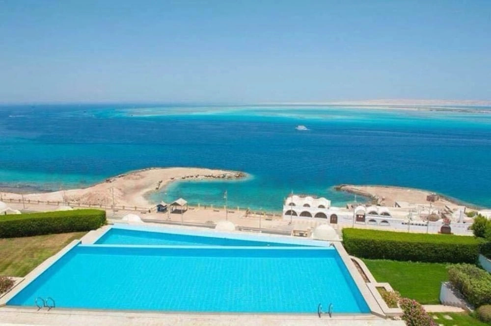 Sea view apartment with private beach