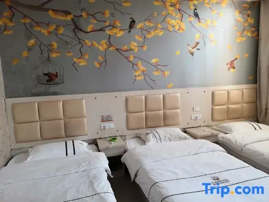 Qujing Hongqiang Business Hotel