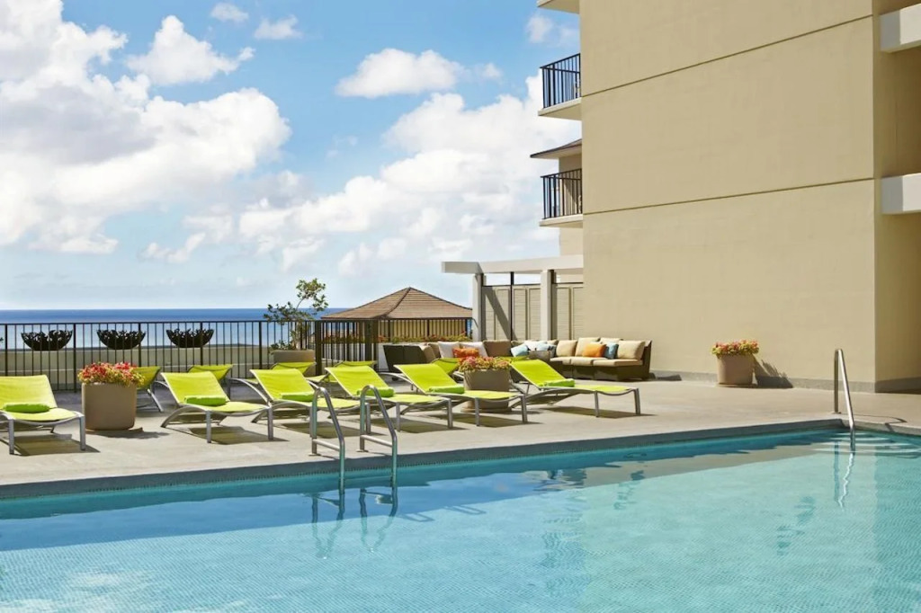 Halepuna Waikiki by Halekulani - NO RESORT FEE