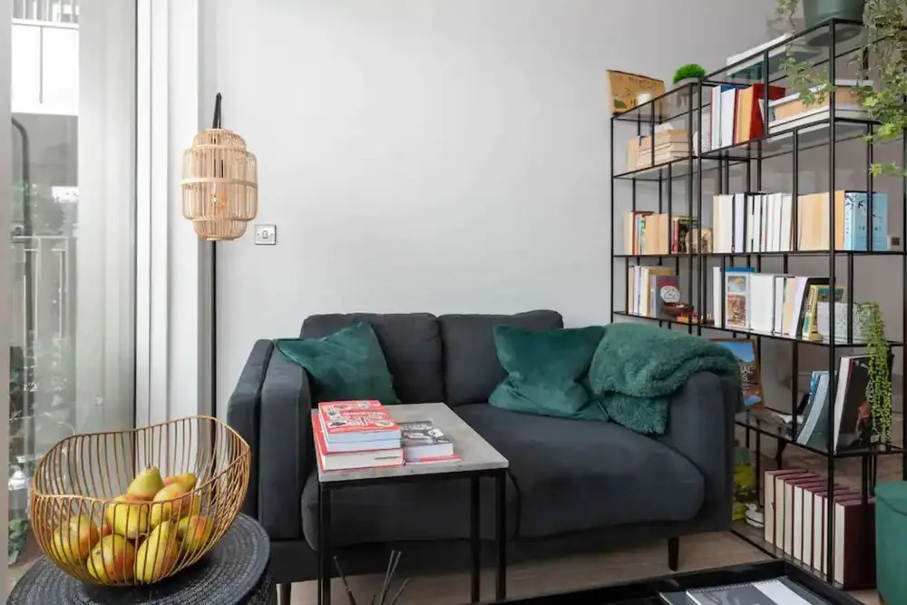 Tranquil & Stylish 1 Bedroom Flat With Private Balcony