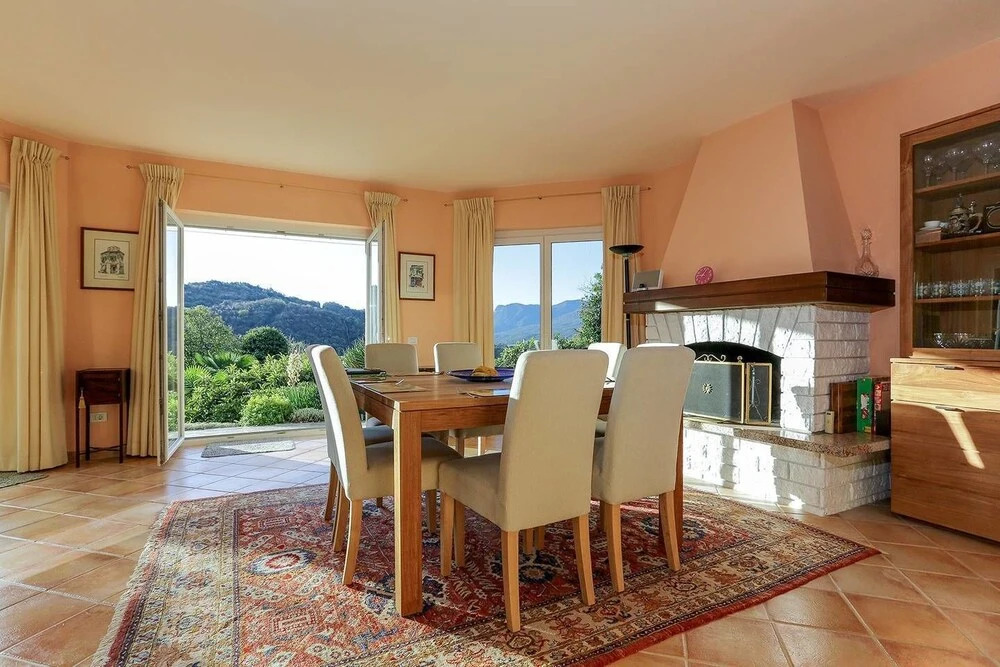 Stunning 4 bed Villa With Private Pool, Bbq, Wifi, Lake Views, Walking Distance to Restaurant