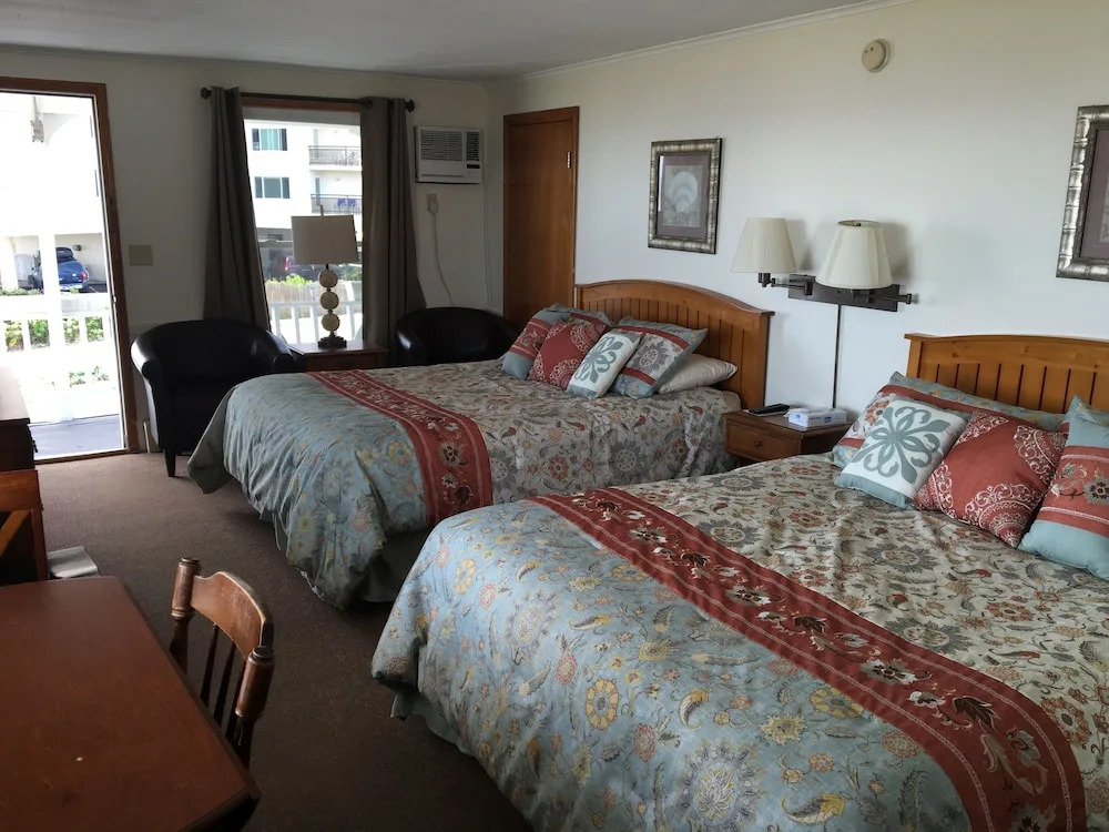 Sandpiper Beachfront Motel
