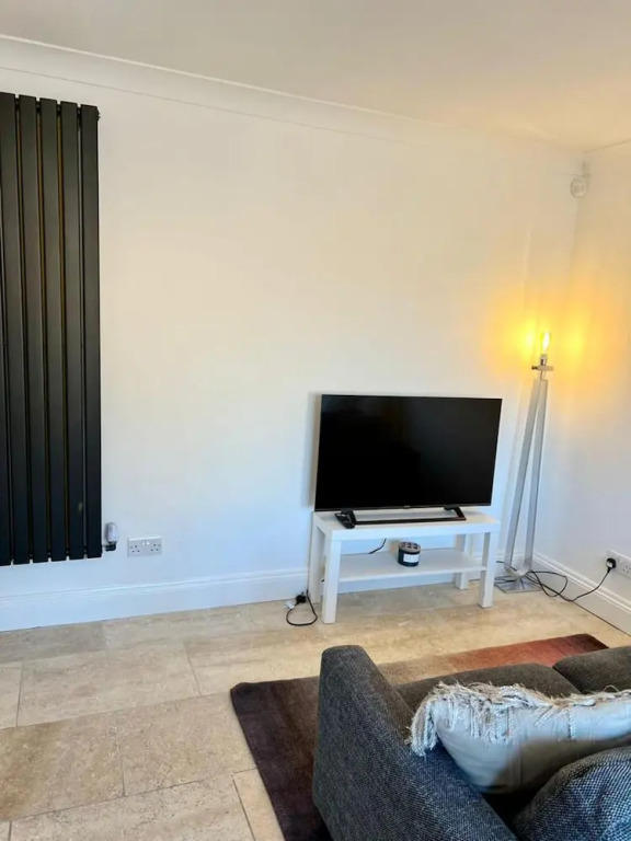 Newly-built Studio Near Laindon Station