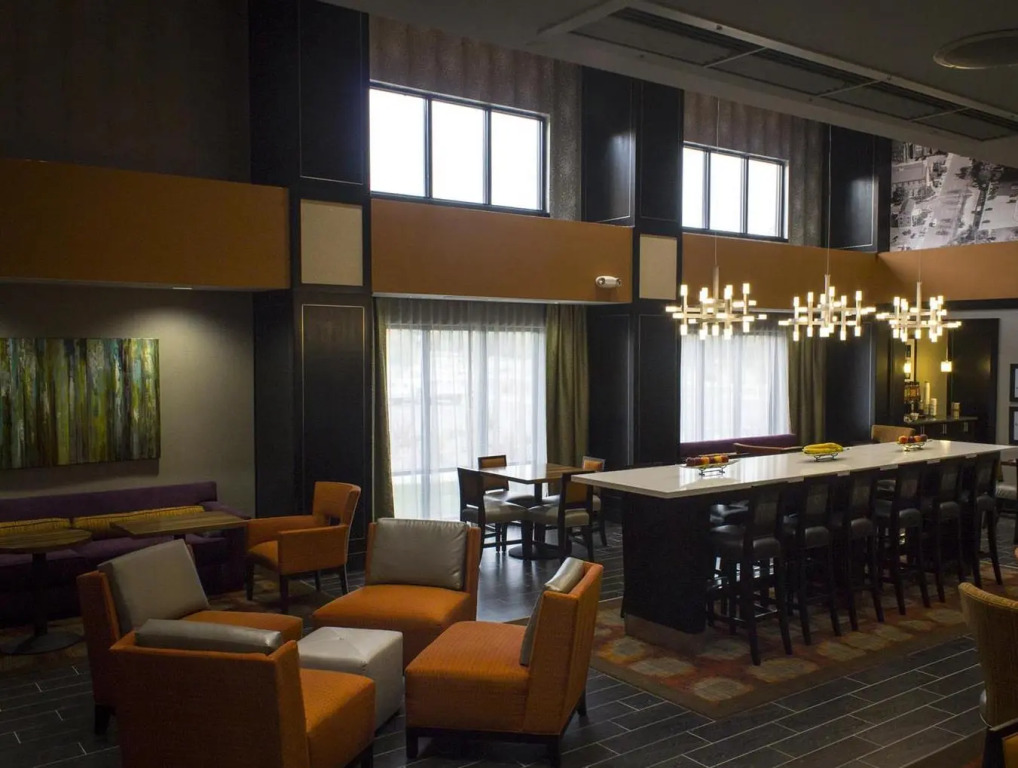 Hampton by Hilton Lansing West
