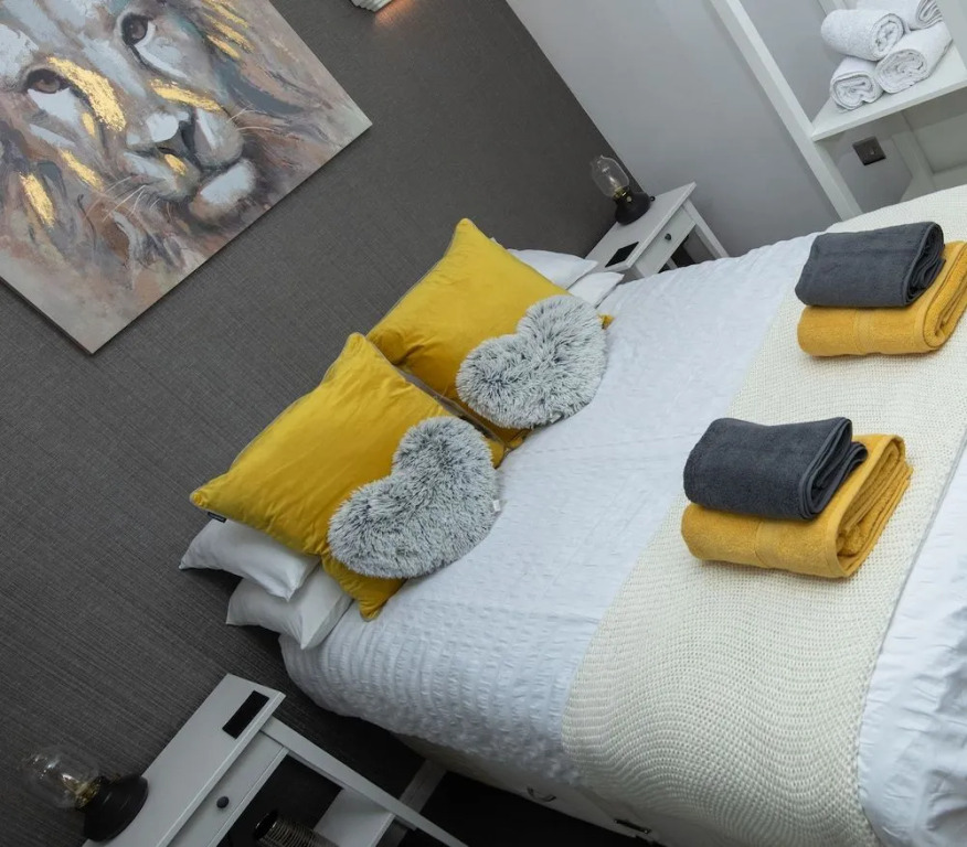 Crescent Apartment