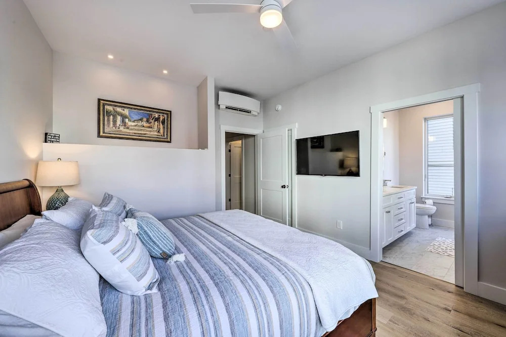 Spacious Portland Home: Walk Downtown