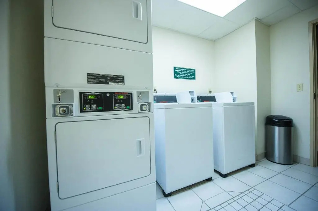 Greystone Inn & Suites