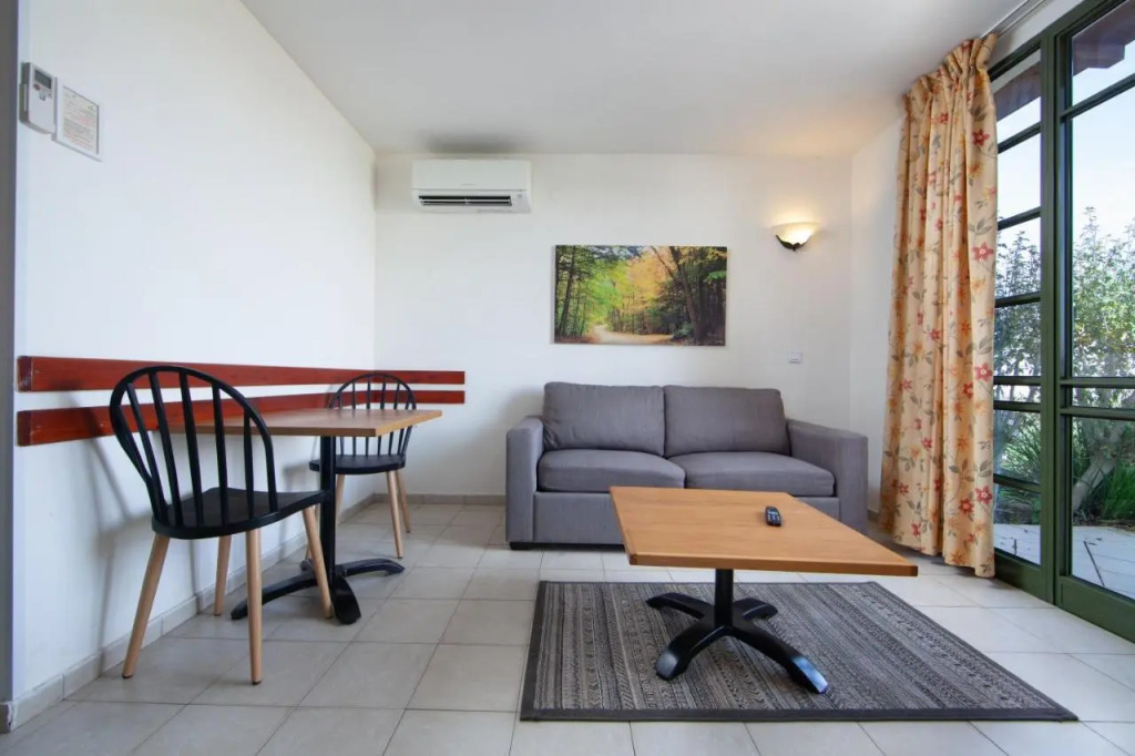 Shoresh Green Hills Family Suites Hotel