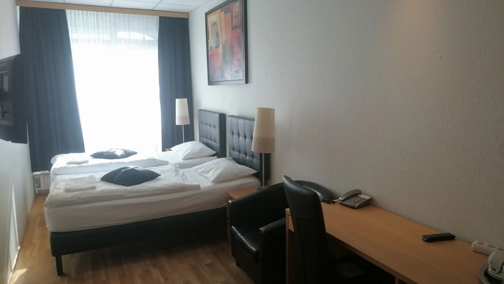 4th Floor Hotel