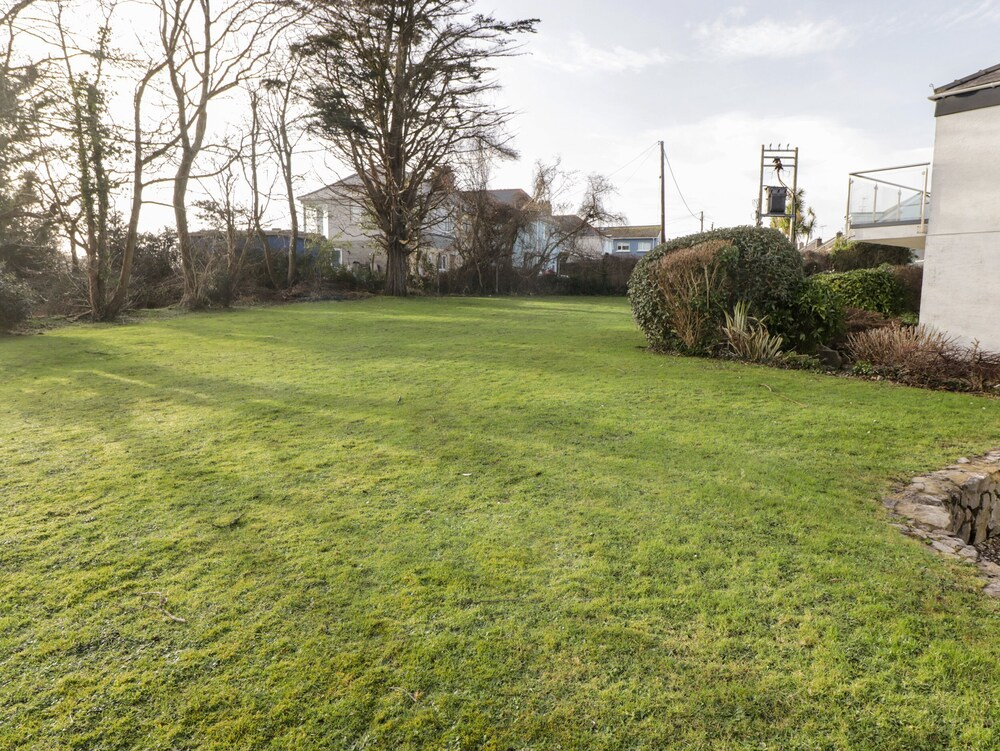 36 Coedrath Park
