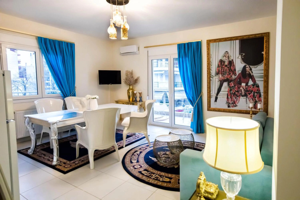 DELUXE APARTMENTS - parking , central suites