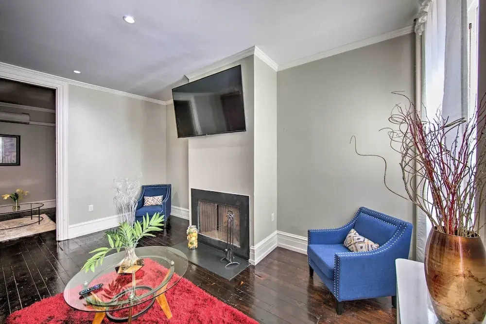 1 Mi to Dtwn: Historic Harrisburg Home