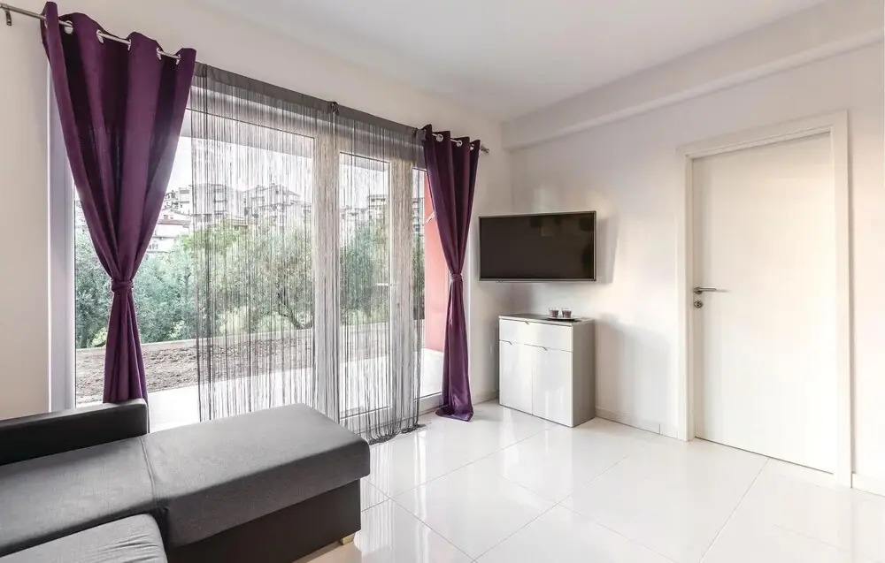 Nice Home in Podstrana With Wifi and 2 Bedrooms