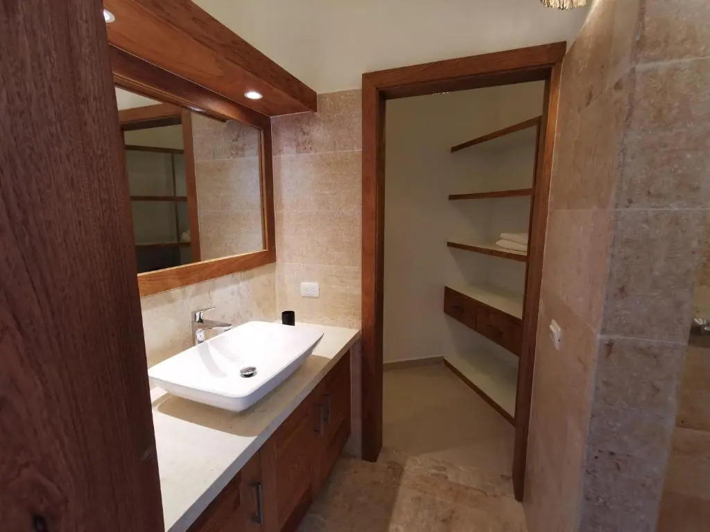Flor de Coco, Villa neuve, 5 chambres, 5 salles de bains et grande piscine à 250 mètres de la plage