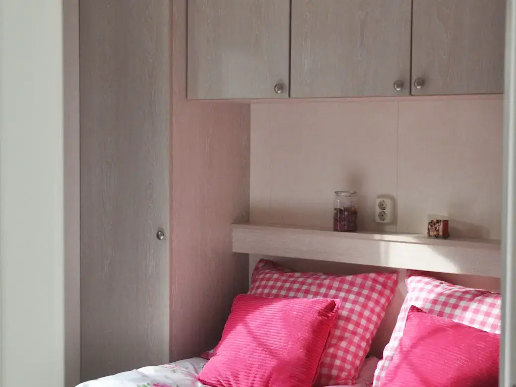 Comfortable chalet with microwave, Alkmaar at 15km