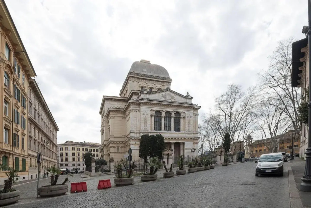 Stunning views over central Rome's rooftops