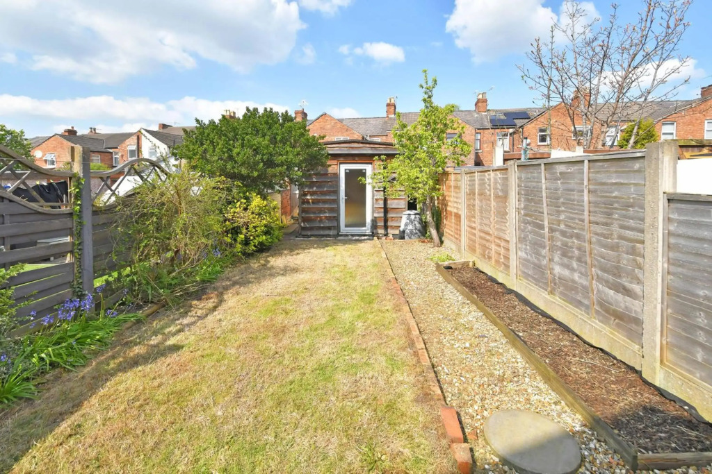 Heathfield House by YourStays, 4BR Home Open for Contractors