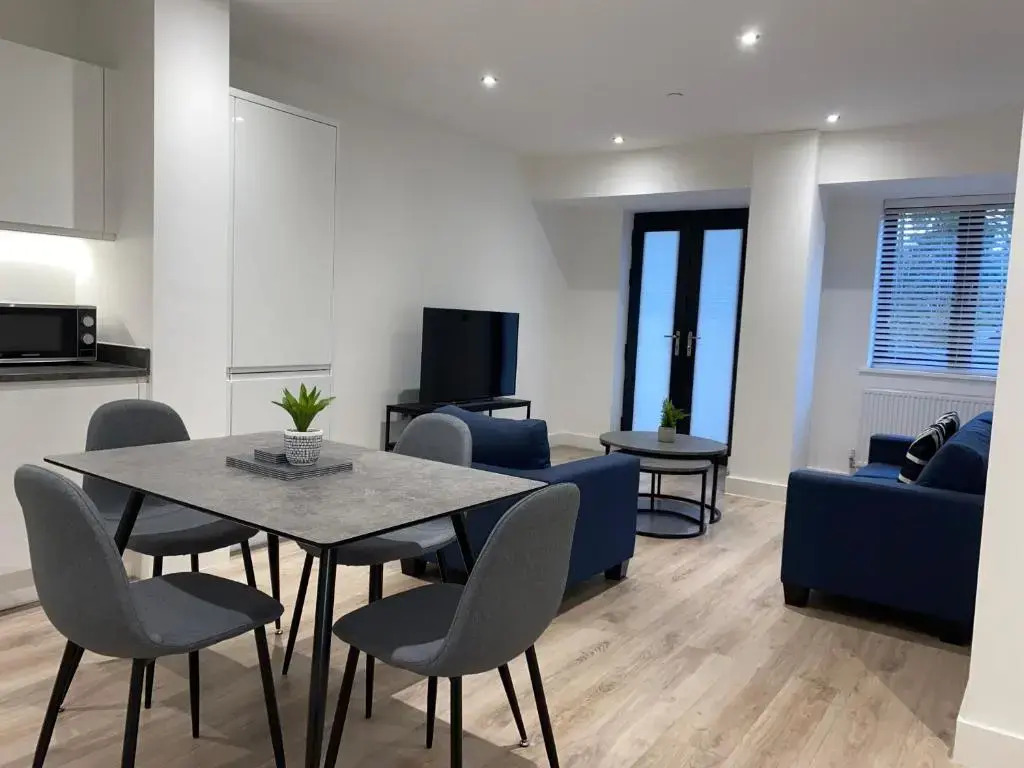 Roomotel - Broadoaks Apartments
