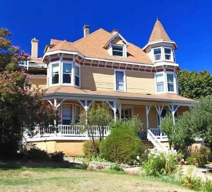 Swan Levine House