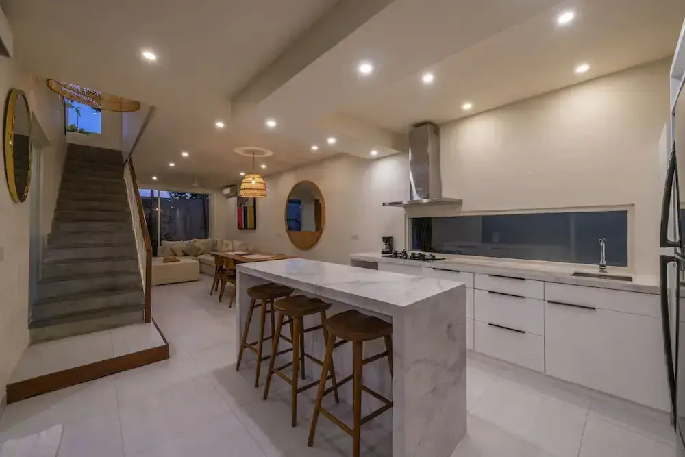 Villa Nestor - New Contemporary 3bd villa next to the Beach