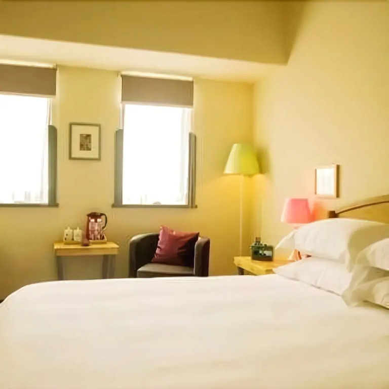 Hairong Yisheng Hotel