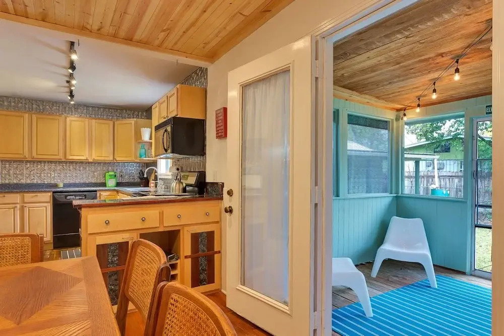 2BR Newly Remodeled Stylish Rosedale House by RedAwning