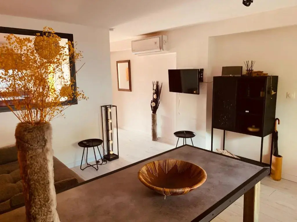 DOMENJOD T1 avec terrasse et jardinet