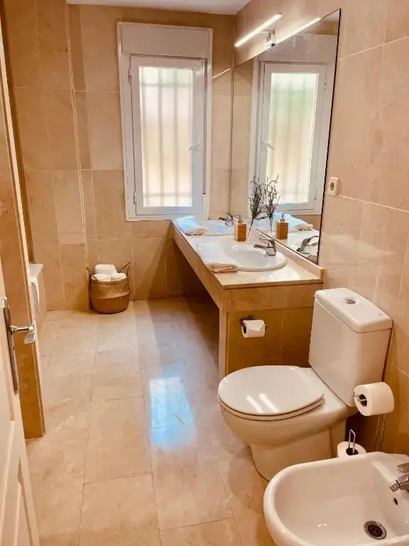 Newly renovated, Spacious, Bright Villa 5 minutes to the Beach