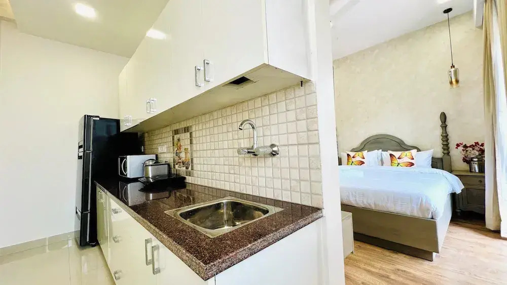 BluO Luxury Stay - Medicity - Balcony, Tub, TT
