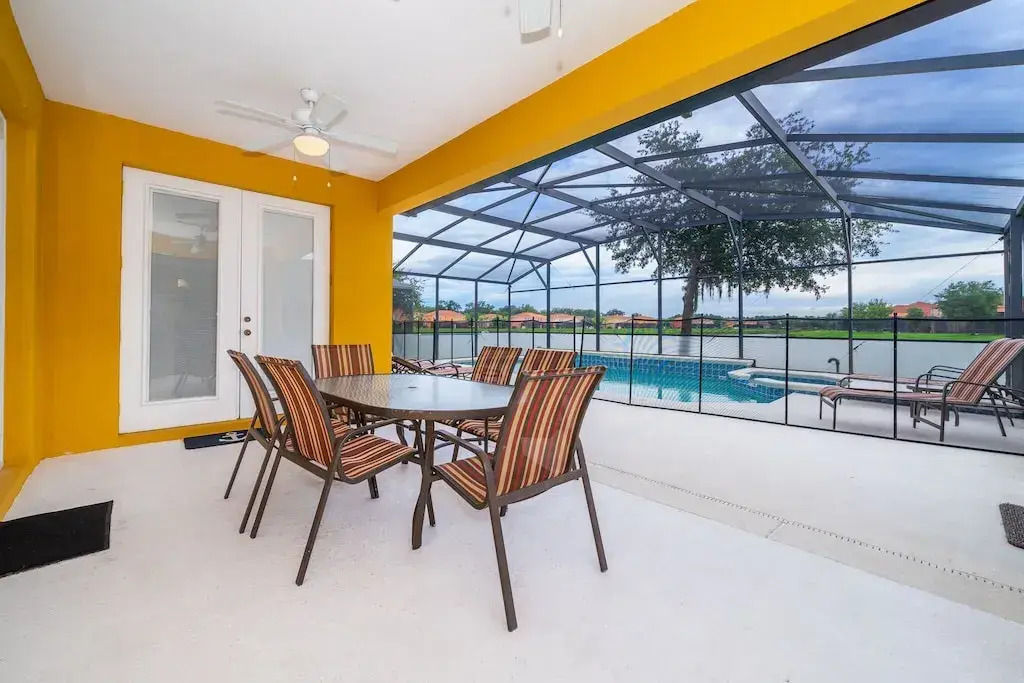 Luxury 6 Bed Villa with Lake View close to Disney, Kissimmee, US