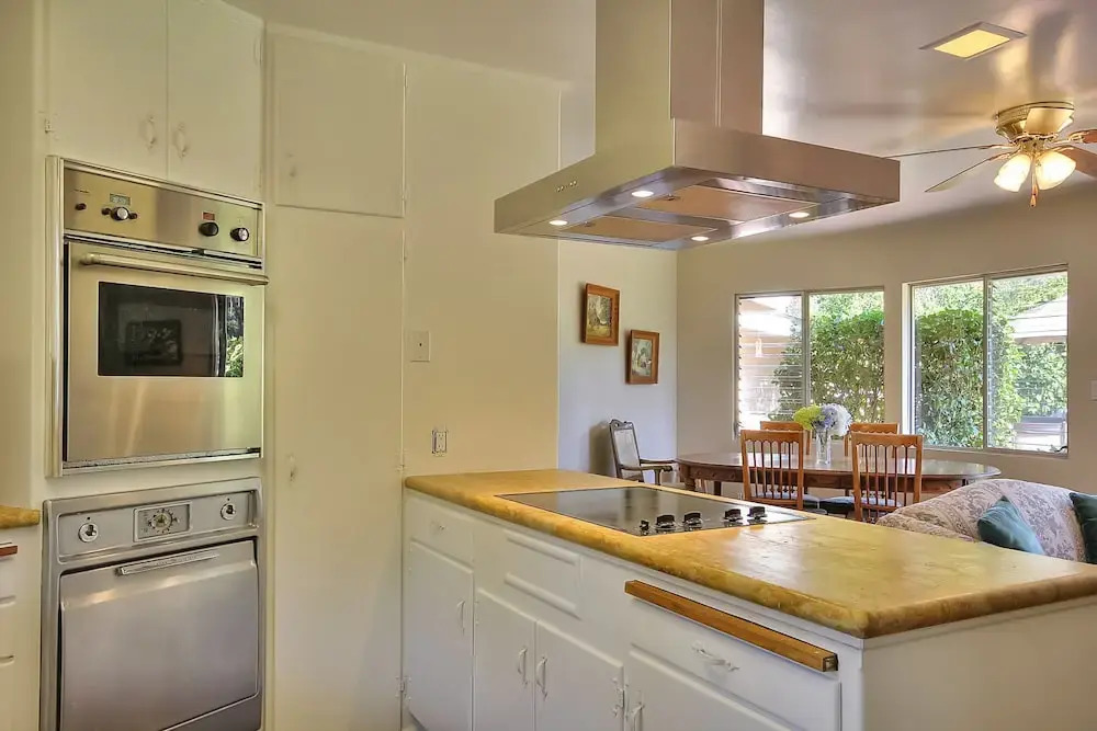 3BR 2BA Classic Montecito House Minutes to Butterfly Beach by RedAwnin